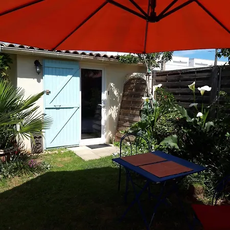 Semesterbostad La Petite Maison