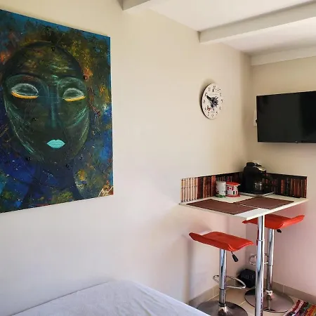 بيت للعطل La Petite Maison ليبورن