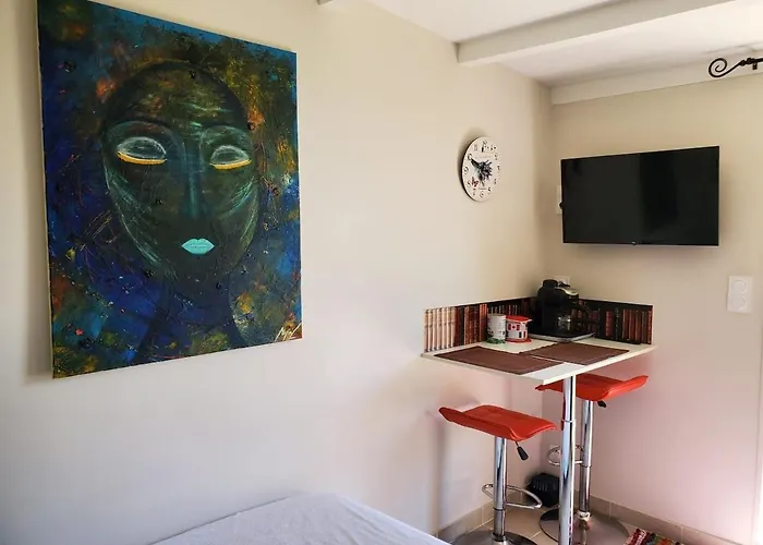 بيت للعطل La Petite Maison ليبورن